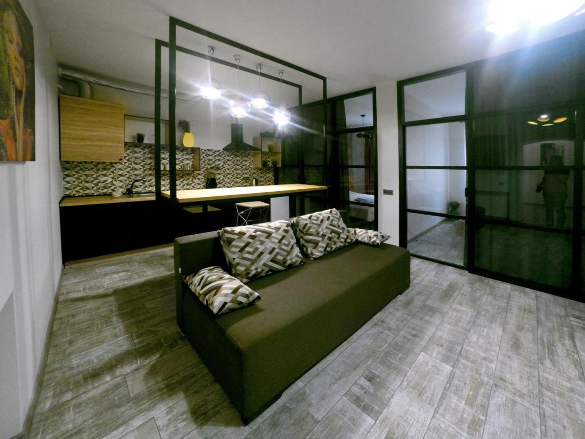 Lion King Lesya Ukrainka Apartment Lviv Bagian luar foto
