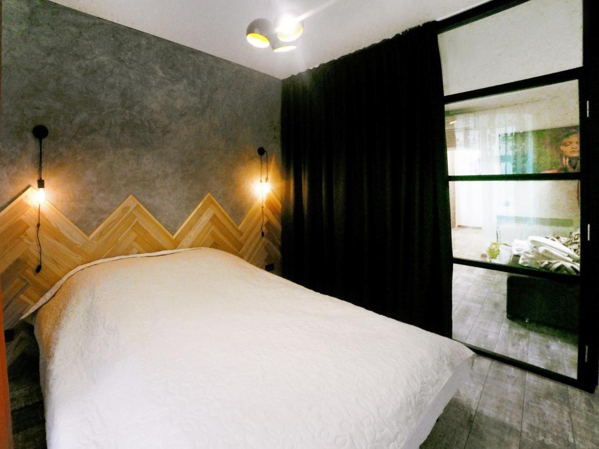 Lion King Lesya Ukrainka Apartment Lviv Bagian luar foto