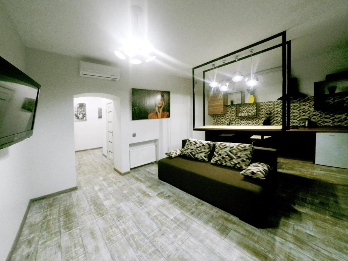 Lion King Lesya Ukrainka Apartment Lviv Bagian luar foto